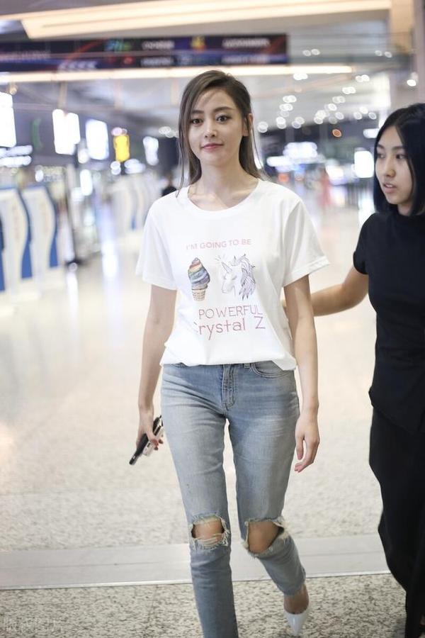 女神张天爱不仅颜值和身材绝佳穿搭风格也是百变且养眼
