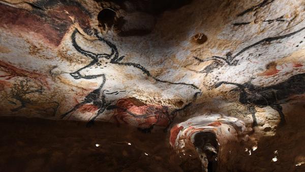 法国拉斯科洞穴壁画 约公元前16000年-前14000年
