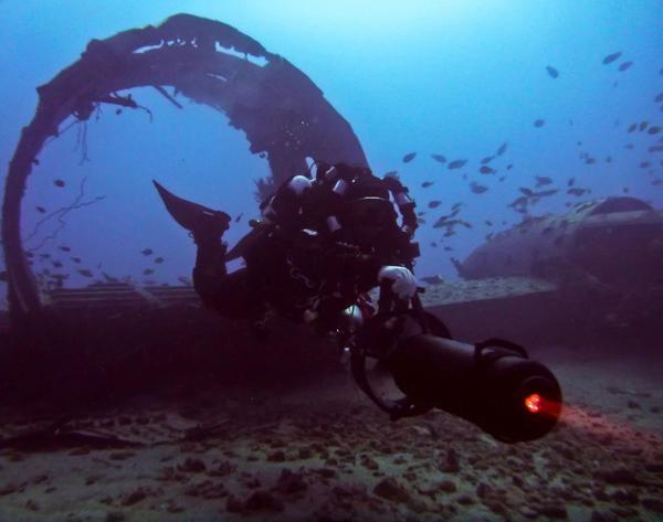 为潜水员助力的水下推进器 当今的科技仍在飞速发展中,潜水运动也逐渐