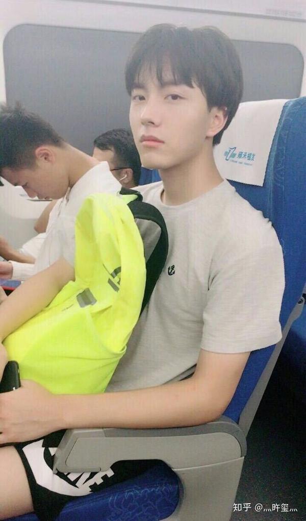 有哪张不知名的男生照片让你特别心动念念不忘珍藏两,一直想知道他