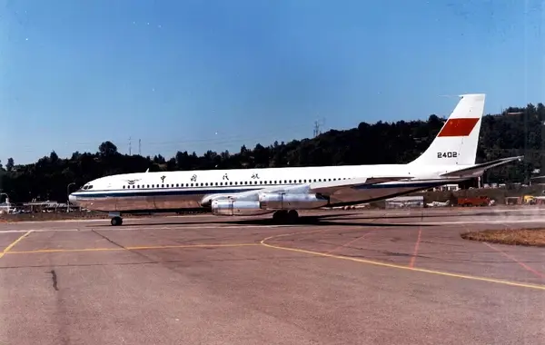 1973年,随着注册号为b-2402的第一架波音707飞机飞抵虹桥机场,中国