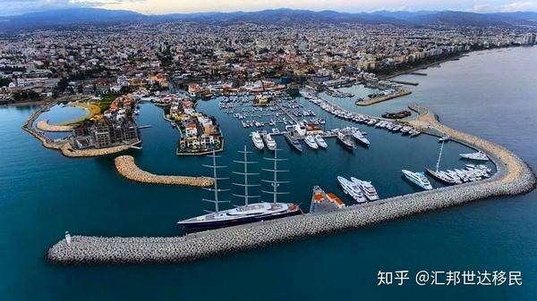 塞浦路斯迎来首批233名英国游客