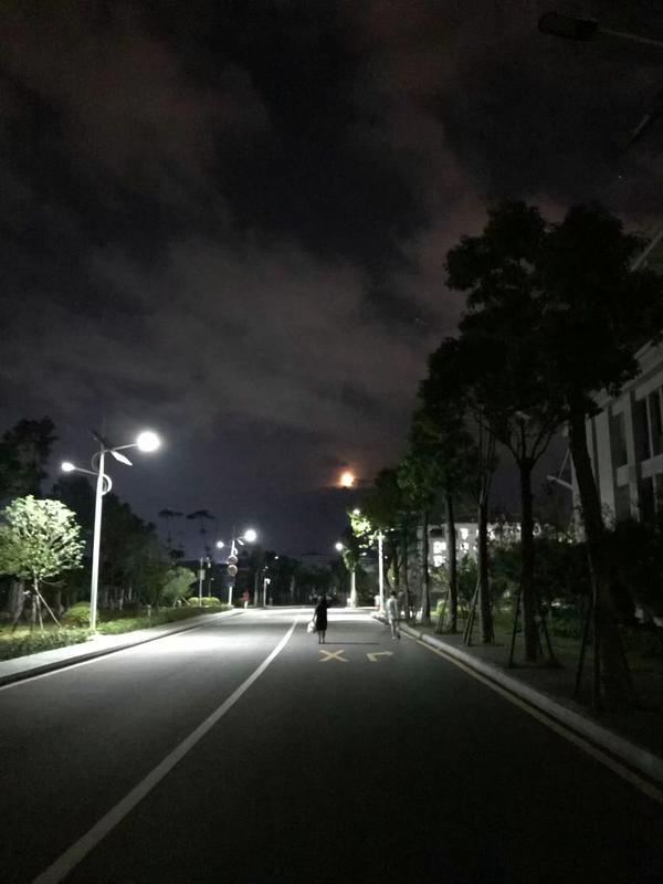 你手机里有没有随手一拍以为很丑但实际上很好看的照片?