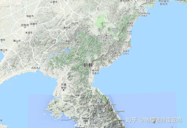 东北端与俄罗斯有陆地边界,南部隔军事分界线与韩国接壤
