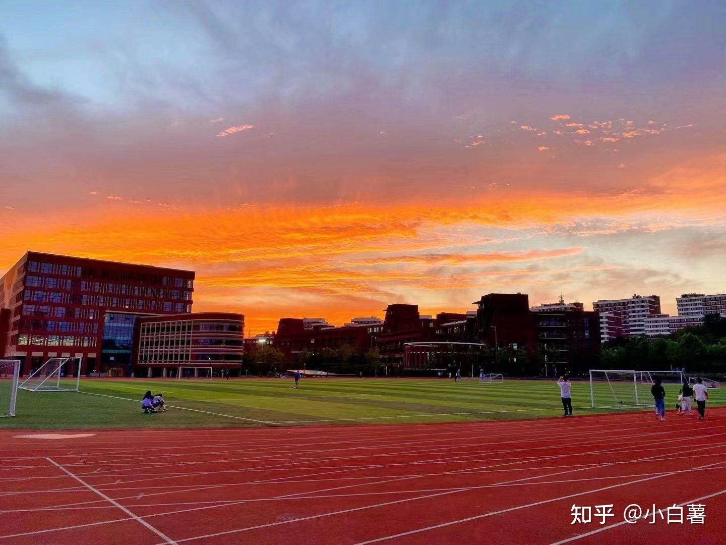 山东高校中青岛理工大学有多美