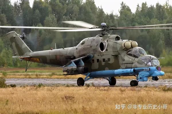 空中武装的鲨鱼阿富汗上空的钢铁恶魔大肚子的雌鹿