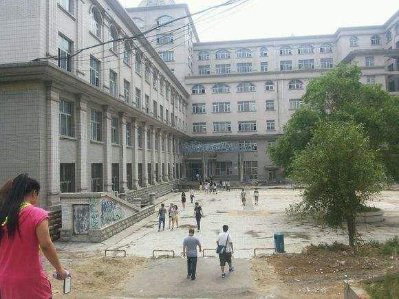 这是母校哈尔滨师范大学江南校区田家炳楼