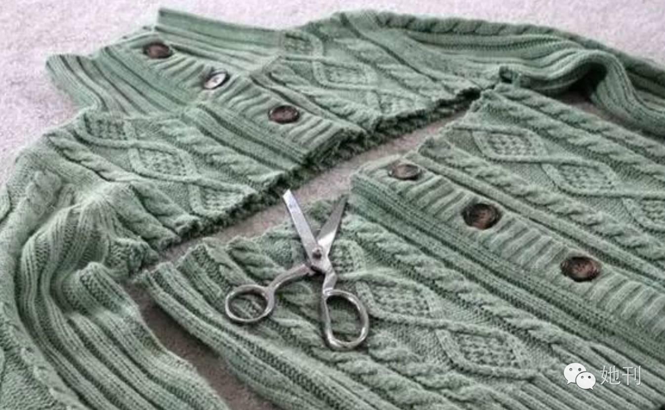 75将毛衣剪成一样形状和大小的布料拼凑缝合起来就是一张毛绒绒的