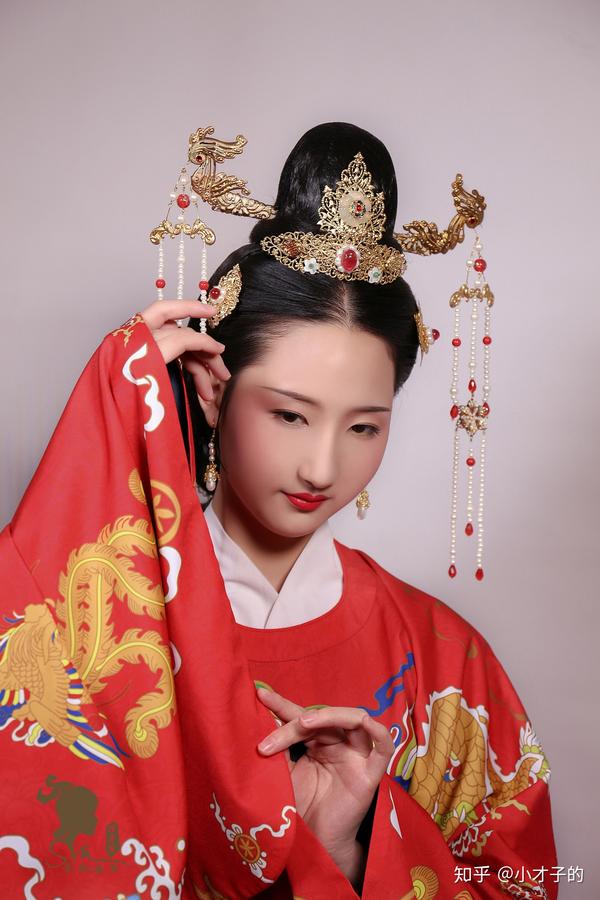 明朝刘侗《帝京景物略》有记载:"西堂村而北,曰画眉山.