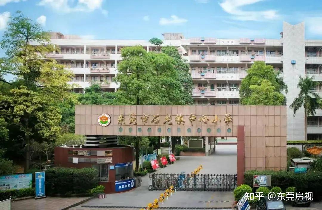编辑搜图为了推进教育扩容提质,石龙还对实验小学,爱联学校和石龙中心