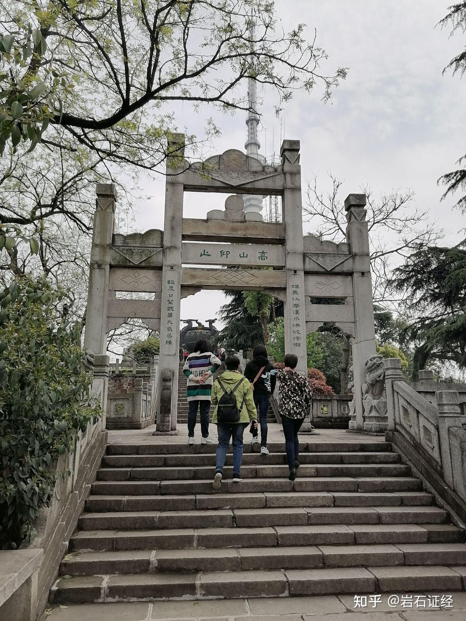 武汉龟山公园成为市内游新热点