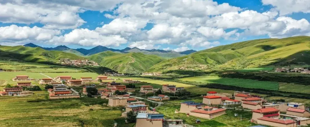 阿坝州,全名阿坝藏族羌族自治州.
