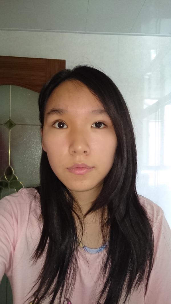 现在眼睛状态较好的素颜(手机自带前置)