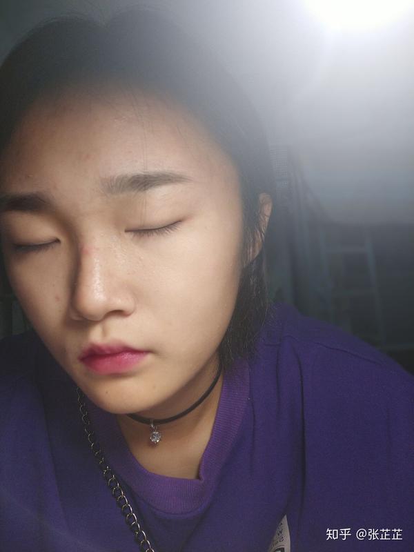 小眼睛的女生怎么样才能很好看?