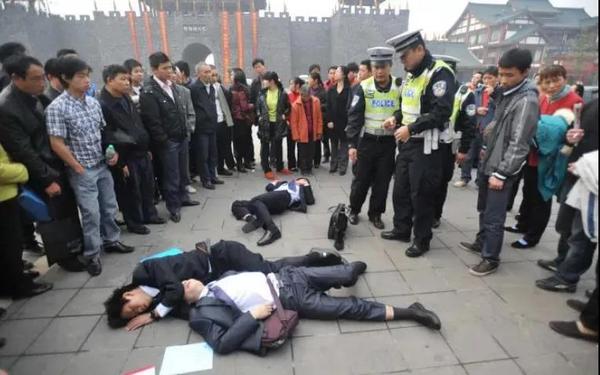莫让酒桌文化成为变相的职场霸凌