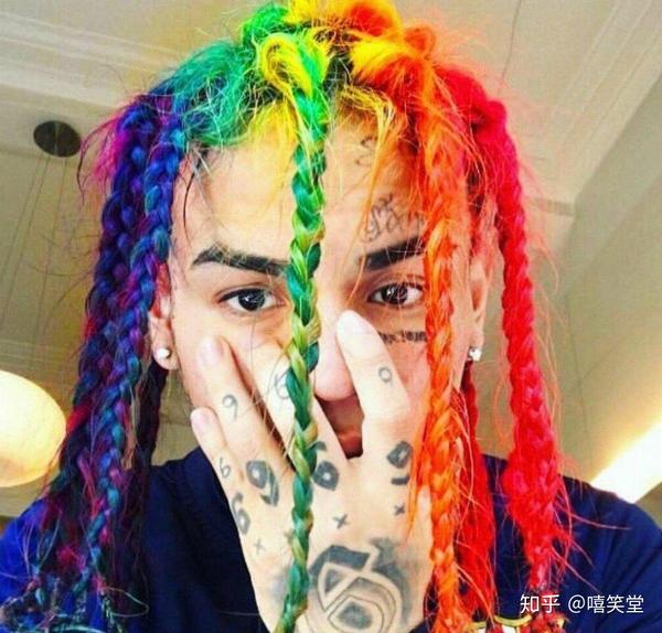 而在美国的帮派文化中,最忌讳的就是" snitch"(告密者),而6ix9ine已经