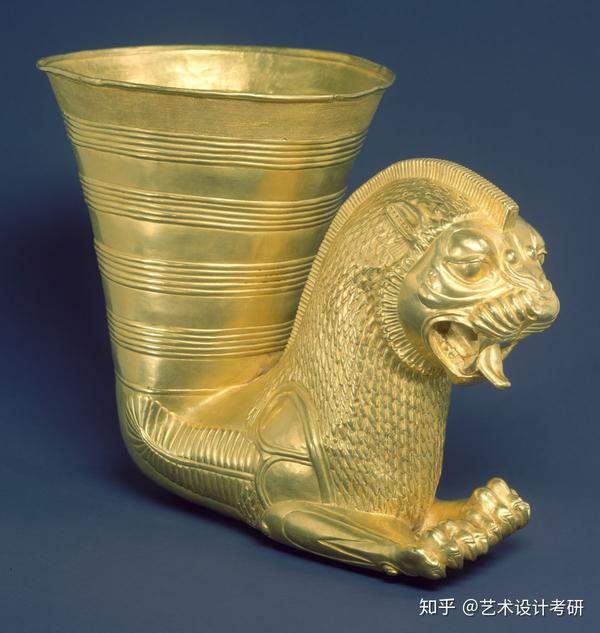 第四章 古代波斯工艺美术-翼狮形黄金角杯
