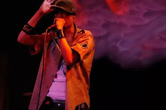 于是才有2010年nujabes不幸去世后,仍发行的《luv(sic)》4,5,6.