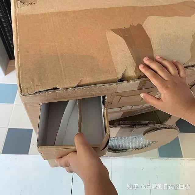 言传身教,如果孩子从小就能看到妈妈用废旧物品进行的创意改造,在这样