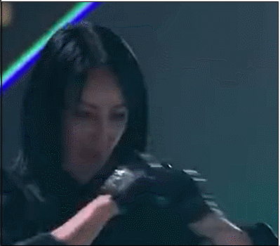 之前浪姐2那英就靠 「设坛做法级舞蹈」上了热搜.