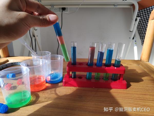 化学实验,作为孩子知识启蒙的教具,器材工具齐全,配有安全护目镜和