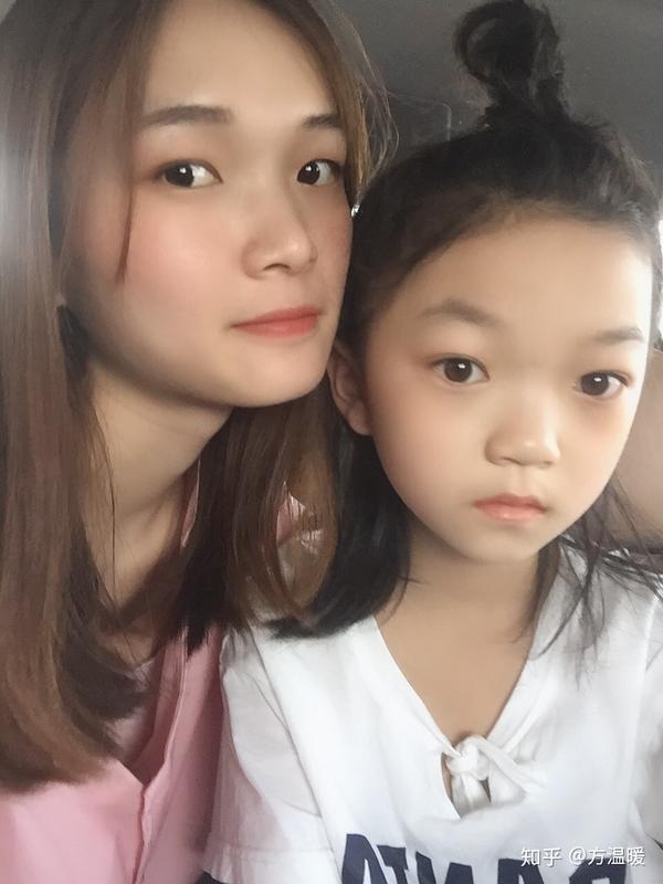可惜找不到照片了  后来慢慢长大了我去哪儿玩儿都把她带着,导致她