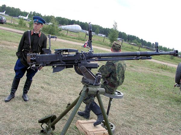 德什卡高射机枪分为dshk-38和dshk-46个款型号,后者也命名为dshkm.