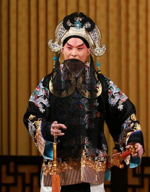 你是不是看着老生的脸白里透着红,就以为他是白脸了,或者胡子