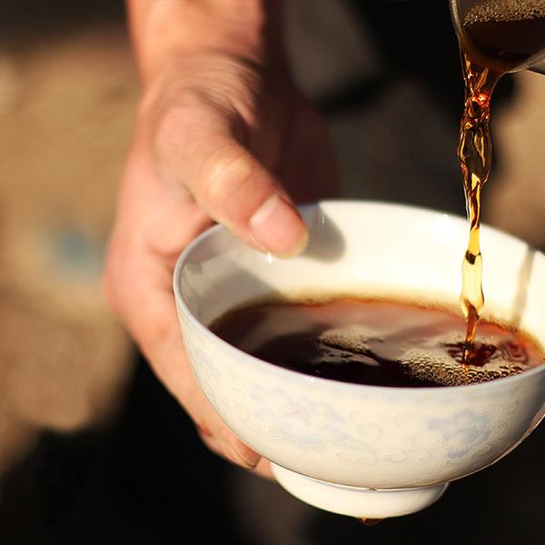 q:喝黄酒的时候吃什么啊?大闸蟹?还是有什么特别的讲究?