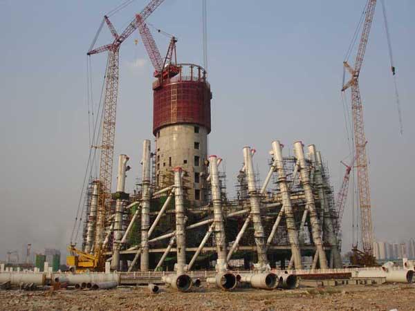 如果是的话,它就应该是直纹面,它外围那些钢柱实际上应该都是直的?