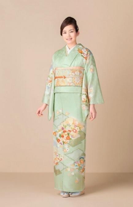 访问服浴衣和服从样式上来讲,可以粗略分为古代的衣服,似乎比现代来的