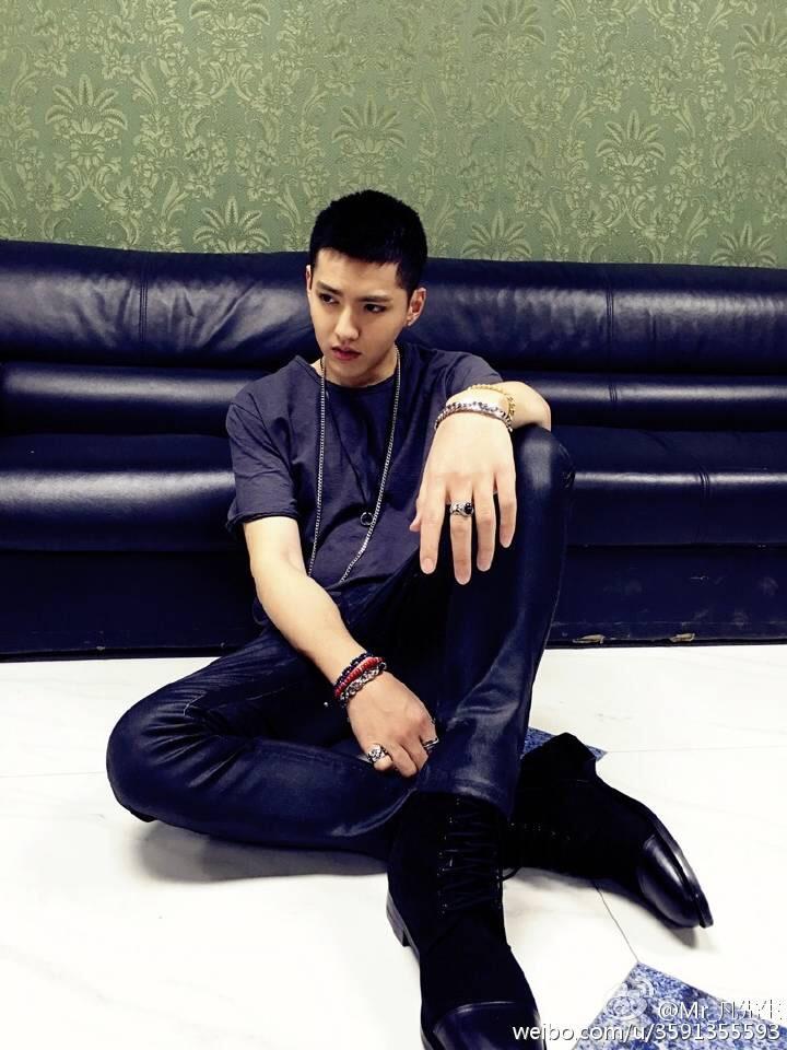 如何评价吴亦凡的长相?