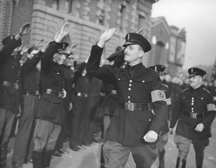 马尔福)是英国法西斯联盟buf的创建人,并且效仿墨索里尼创建了黑衫军