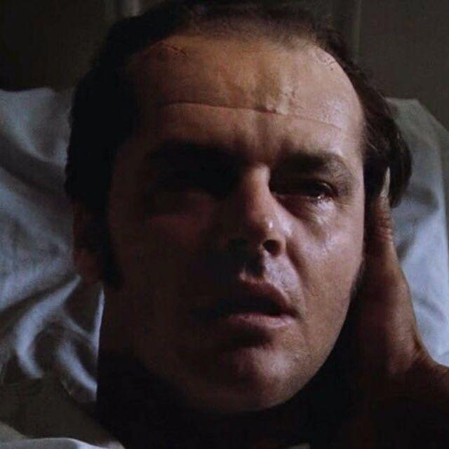 《飞越疯人院》里捣毁一部分大脑的手术,类似的还有