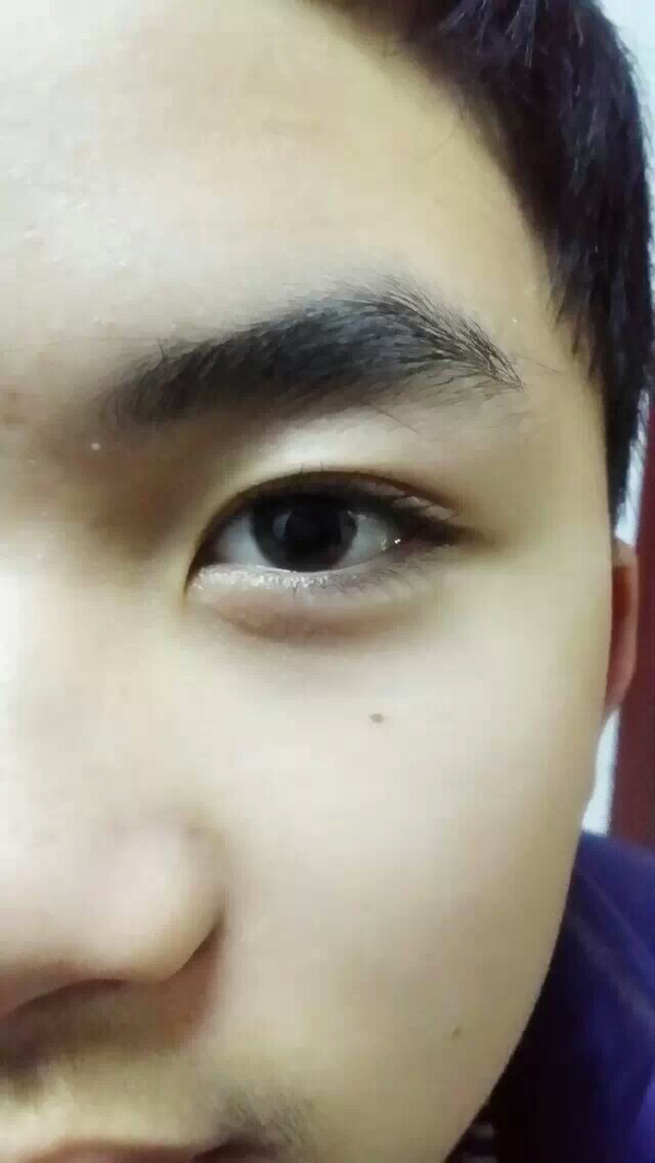 单眼皮东方美啊好羡慕,也喜欢眼睛细长眼眸干净清澈的男生啊  跟闺蜜