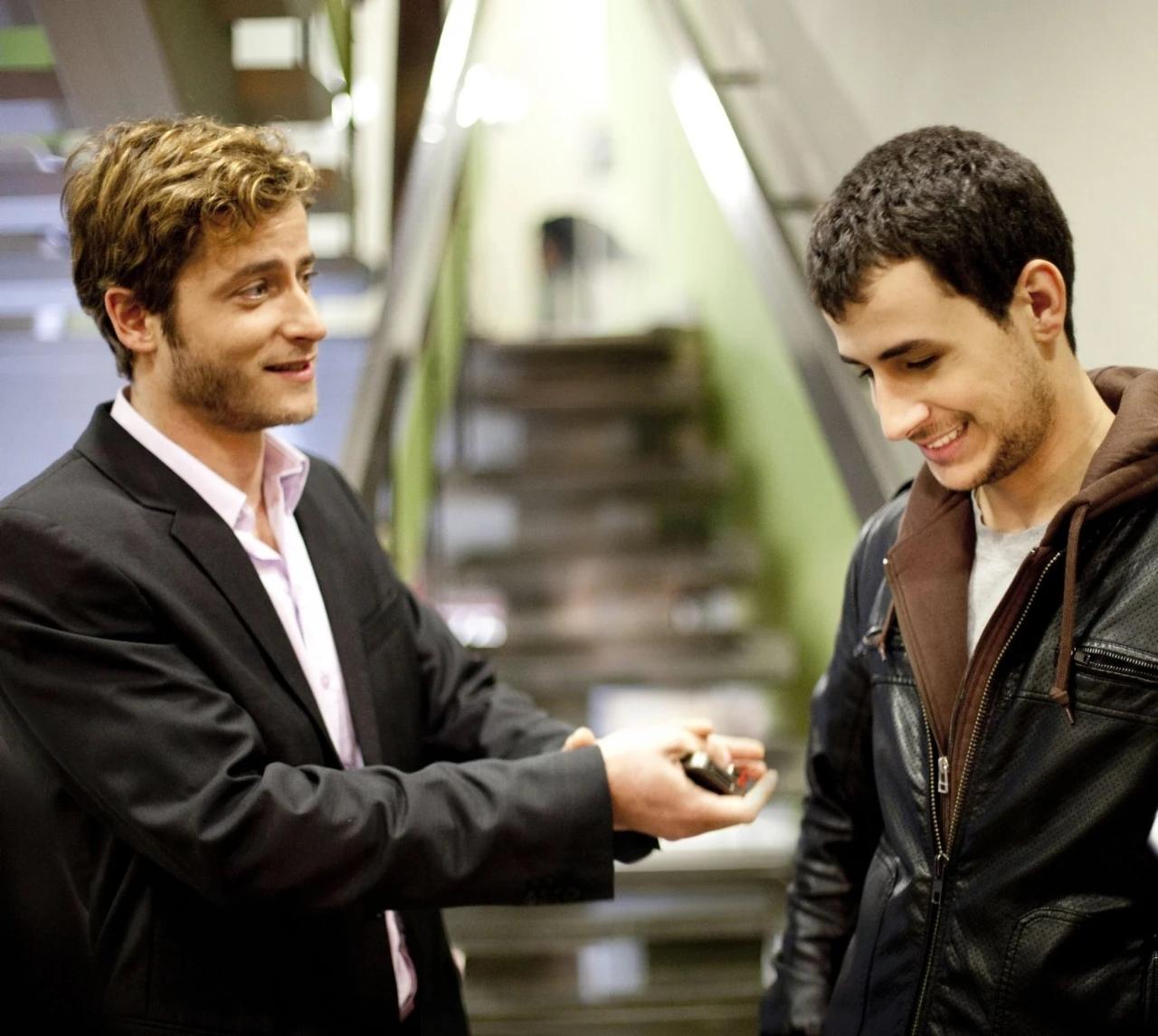 《暗之光》以色列男同腐剧电影,《暗之光》男主真是帅,也确实看到真爱