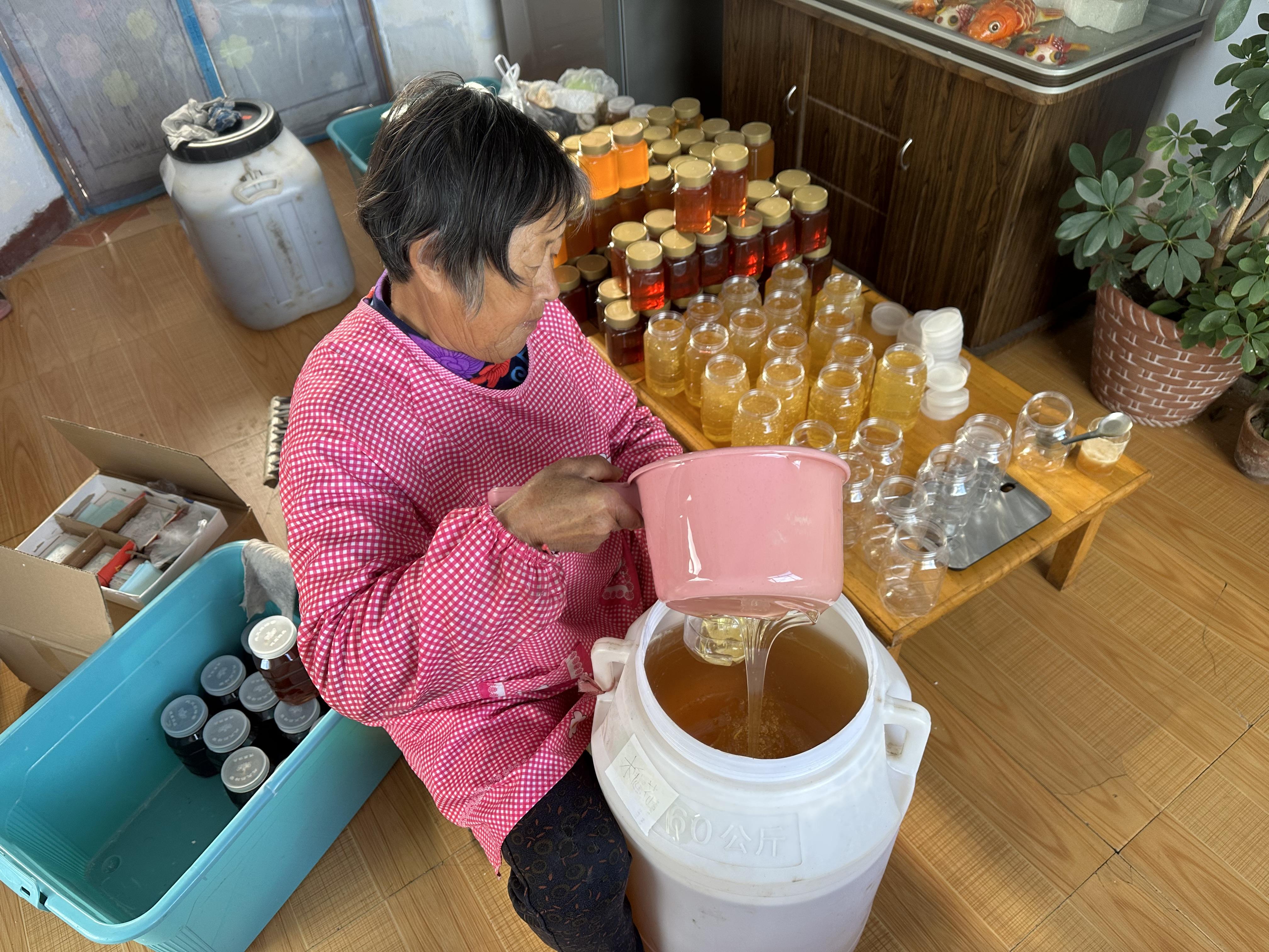 纯蜂蜜100块钱一斤贵吗知乎(一百多的蜂蜜贵么) 纯蜂蜜100块钱一斤贵吗知乎(一百多的蜂蜜贵么)