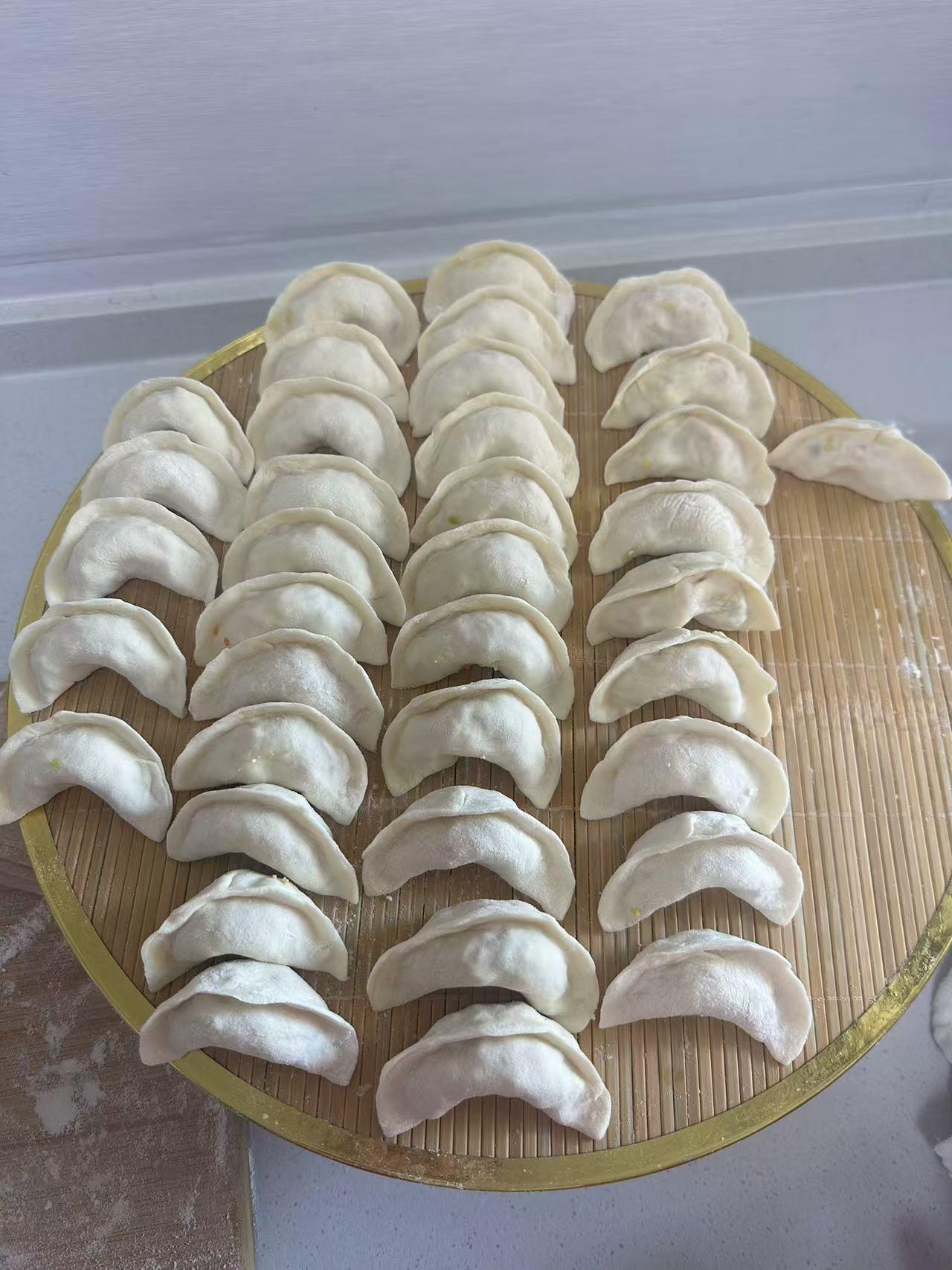 韭菜鸡蛋素饺子韭菜鸡蛋饺子是一个非常经典的素饺子配方味道鲜美在