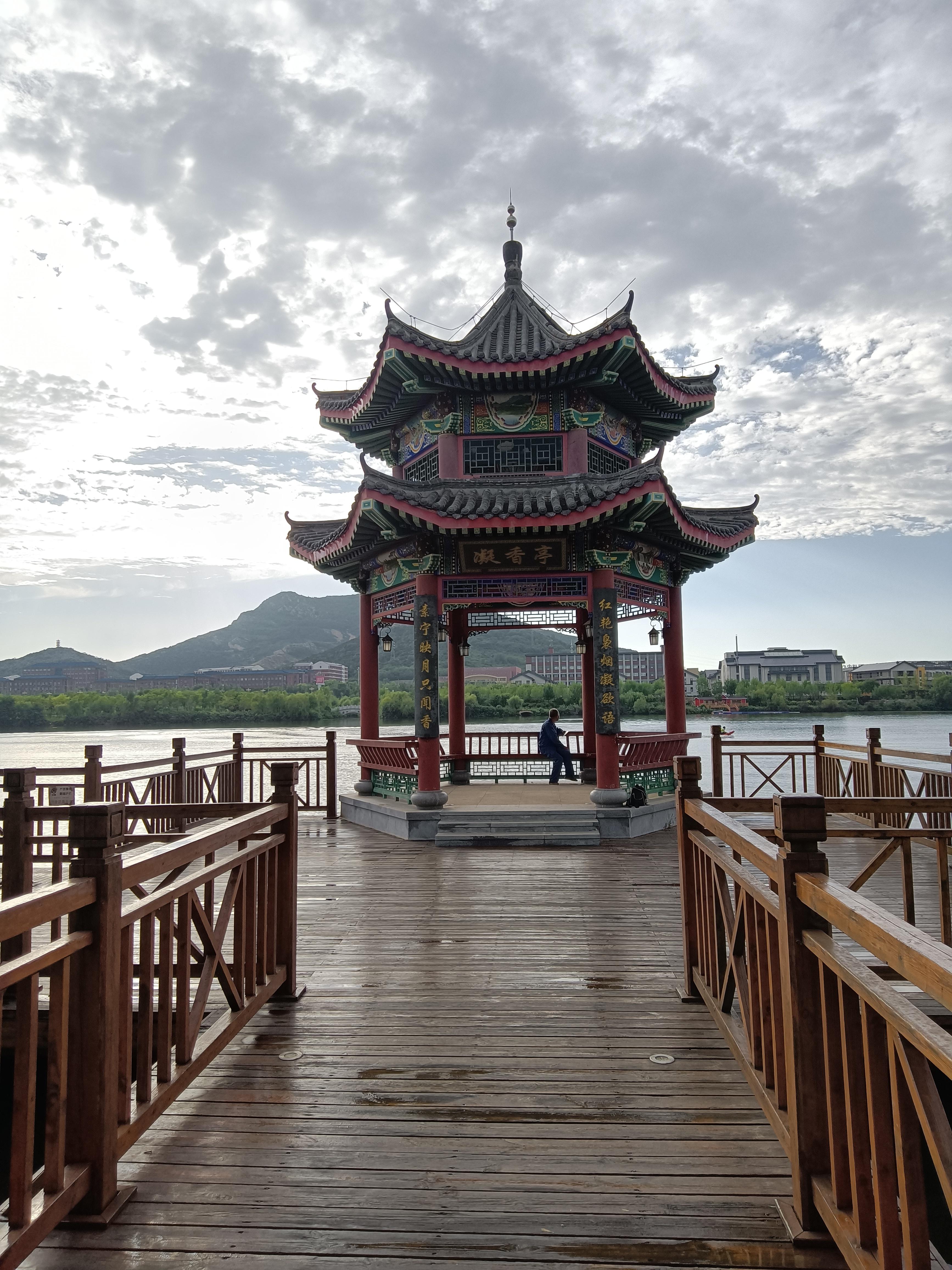 金升水 的想法: 首山湖的荷亭夏色:辽宁省葫芦岛市兴城市的首山湖,有
