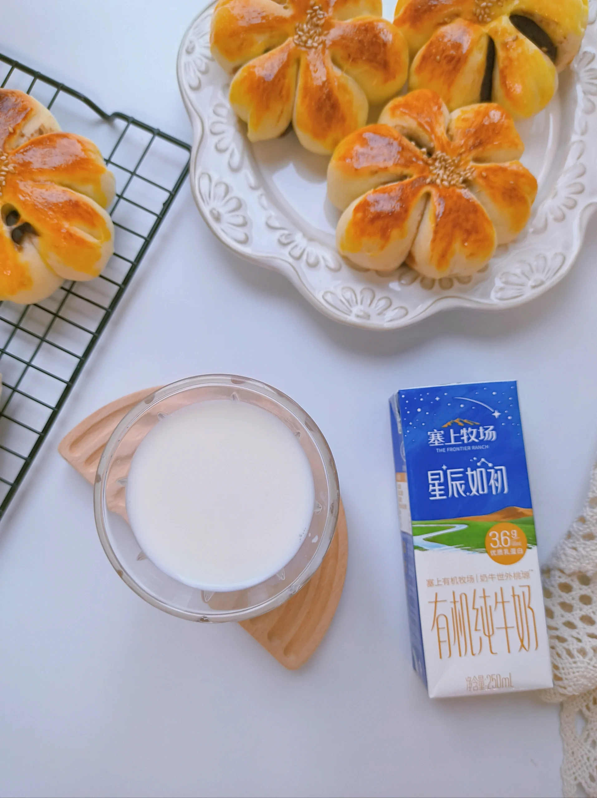 这个面包也是没有加一滴水的,液体用的是牛奶牛奶是来自宁夏的有机