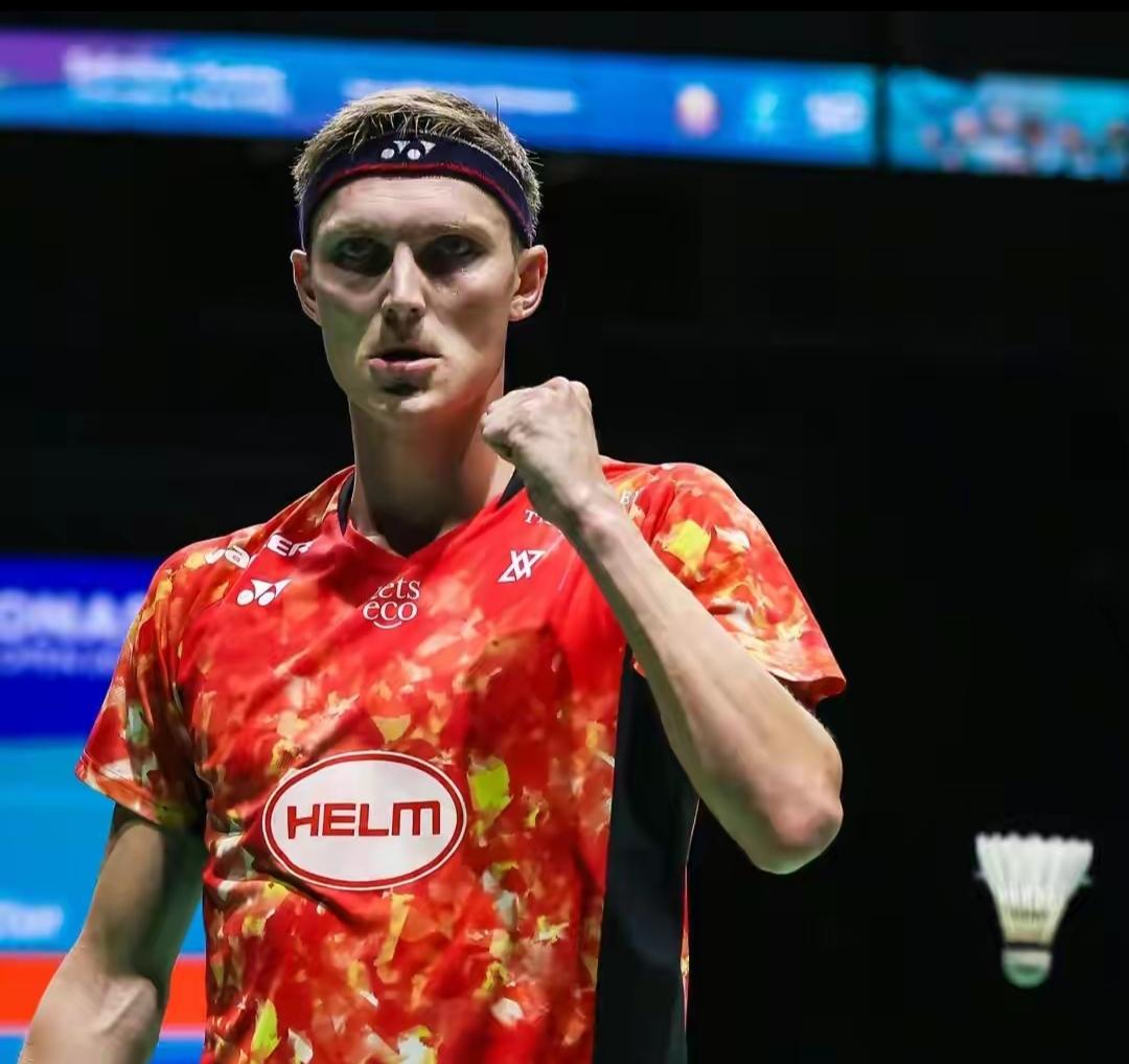 安赛龙被零封出局,男单世界排名第一的丹麦名将安赛龙以12-21,17-21连