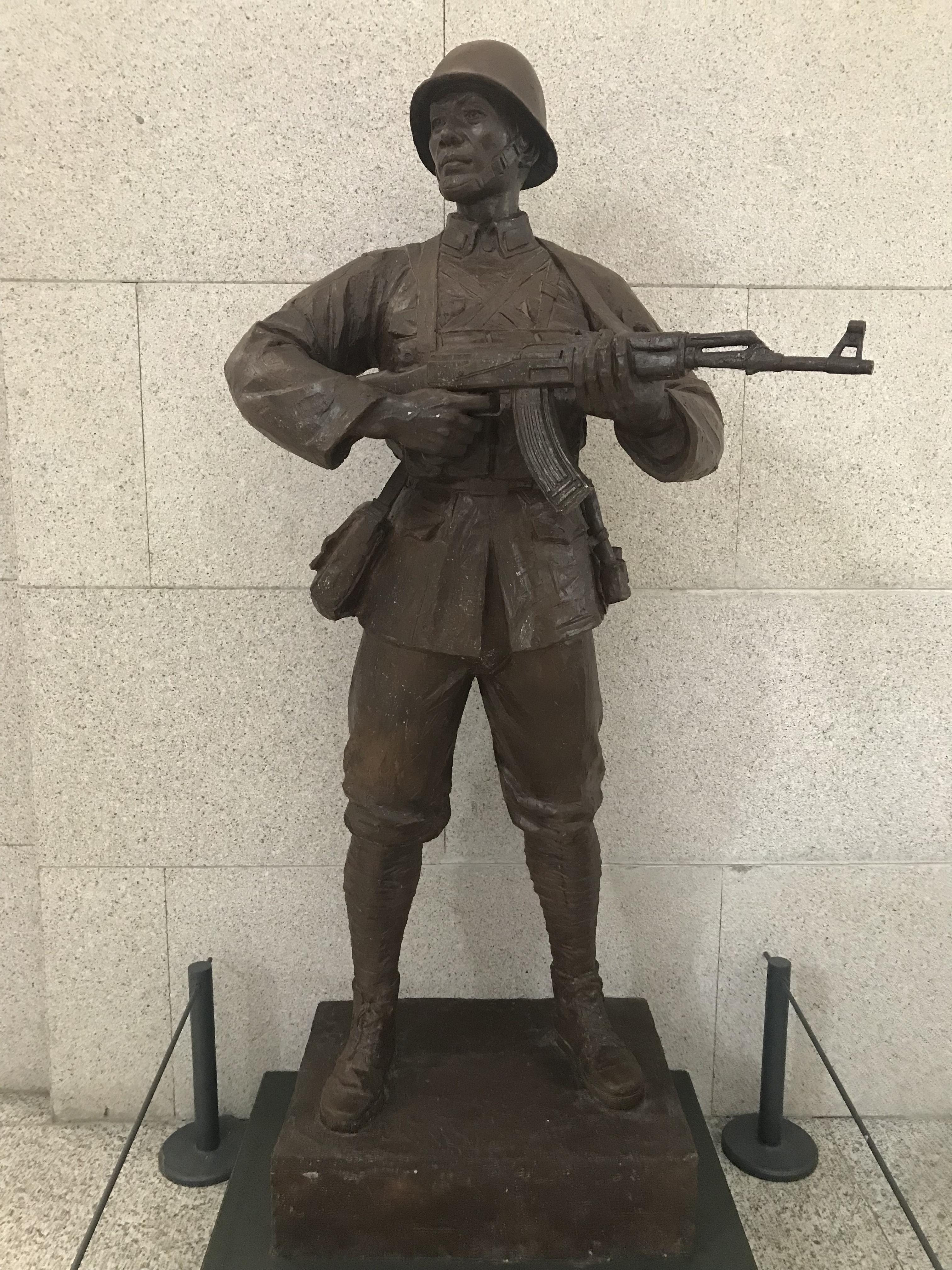 雕塑作品威武雄