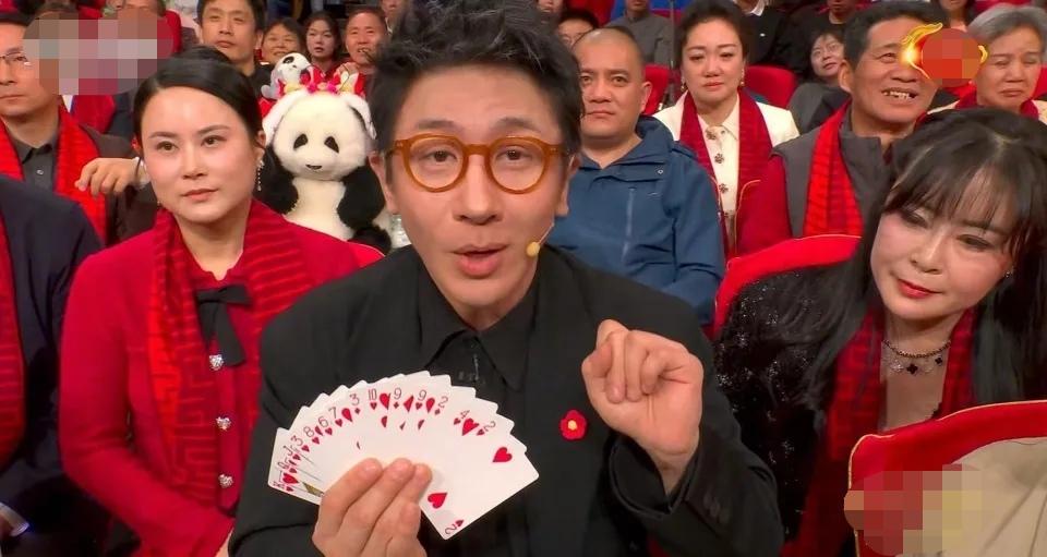 刘谦在龙年春晚几分钟让国人损失几个亿这句话曾经在2023年的春节晚会