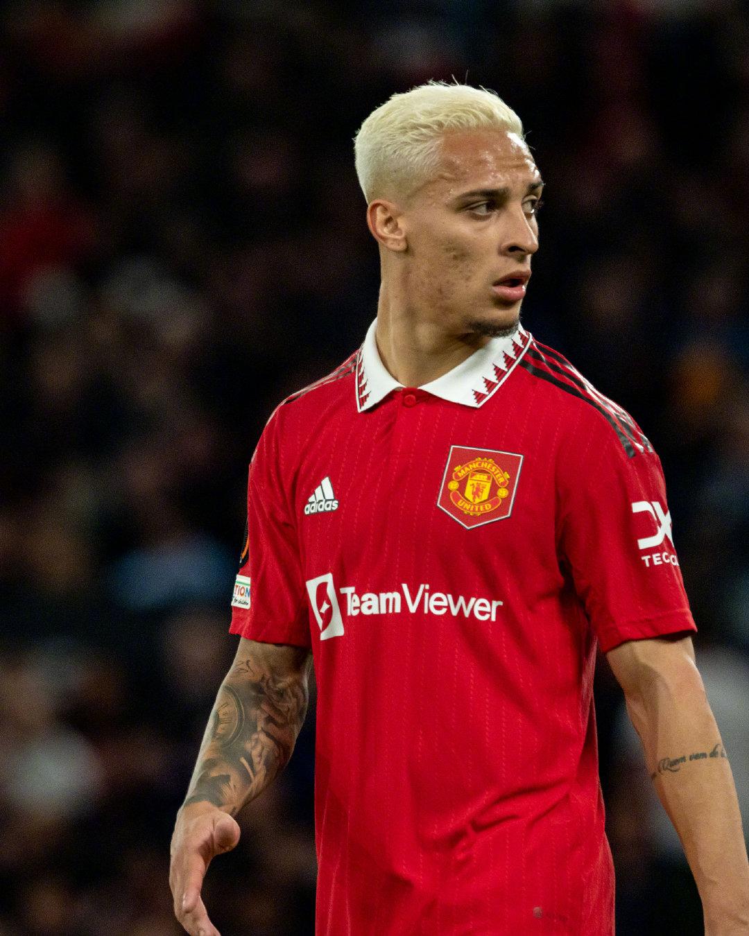 两人曼联生涯数据对比: br> br>纳尼:出