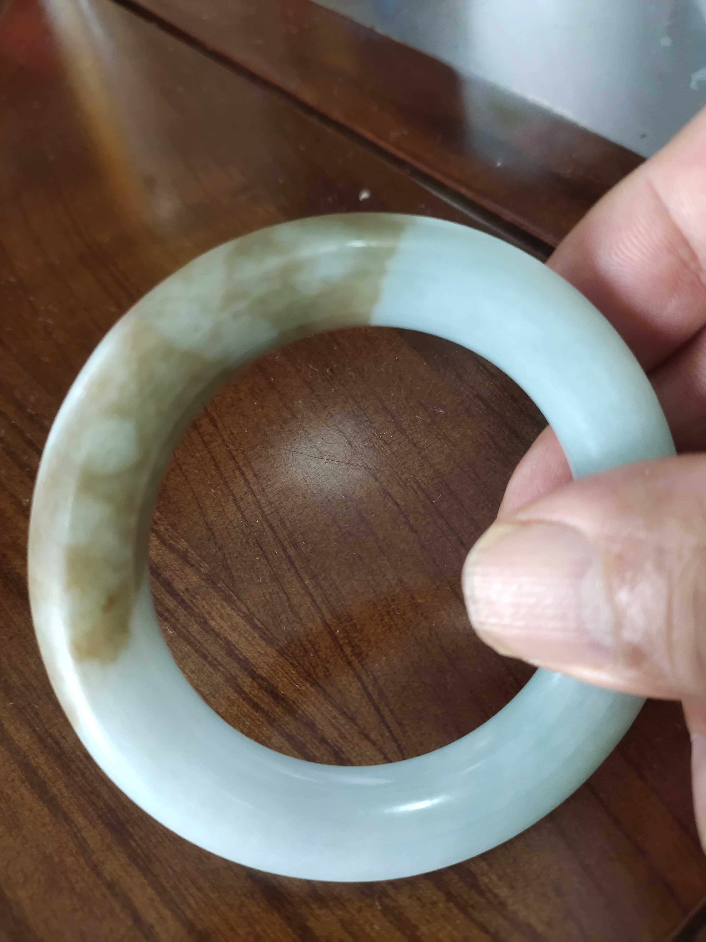 翡翠最不值钱的颜色和款式(翡翠最不值钱的颜色和款式是什么)