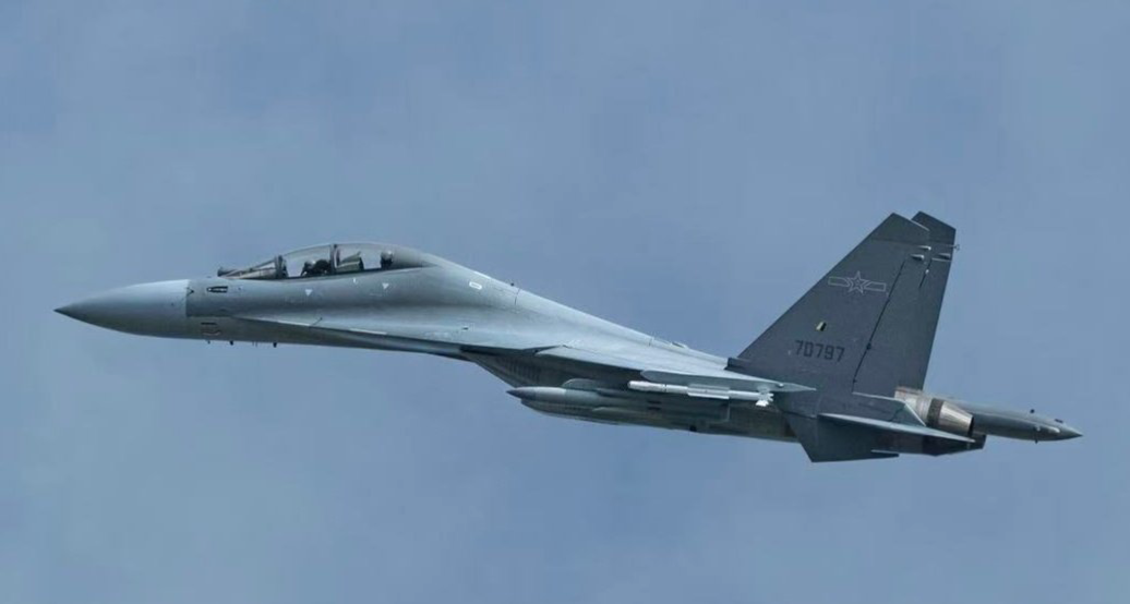 西空某旅歼16挂载鹰击91反辐射导弹