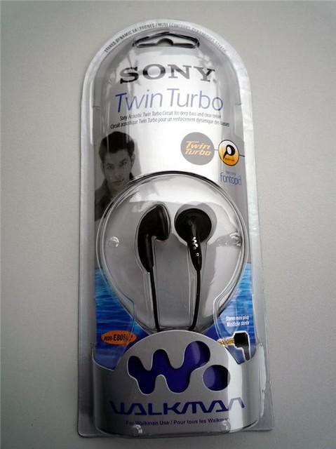 speculatecat 的想法: 回忆中的耳机(塞)七 sony e808