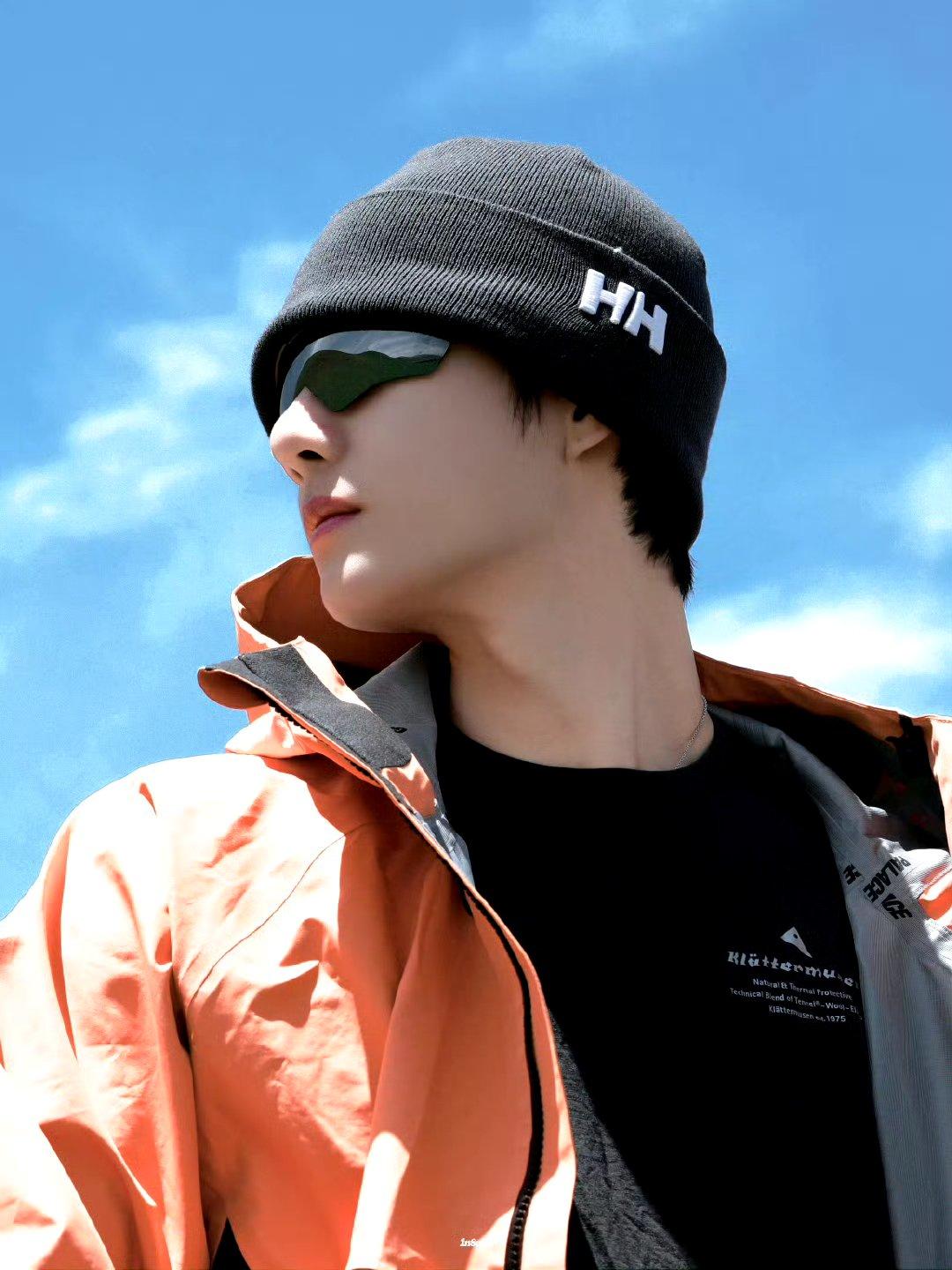 帽子但仍然有很多眼尖的网友一眼认出了他并称赞他帅气王一博的状态看