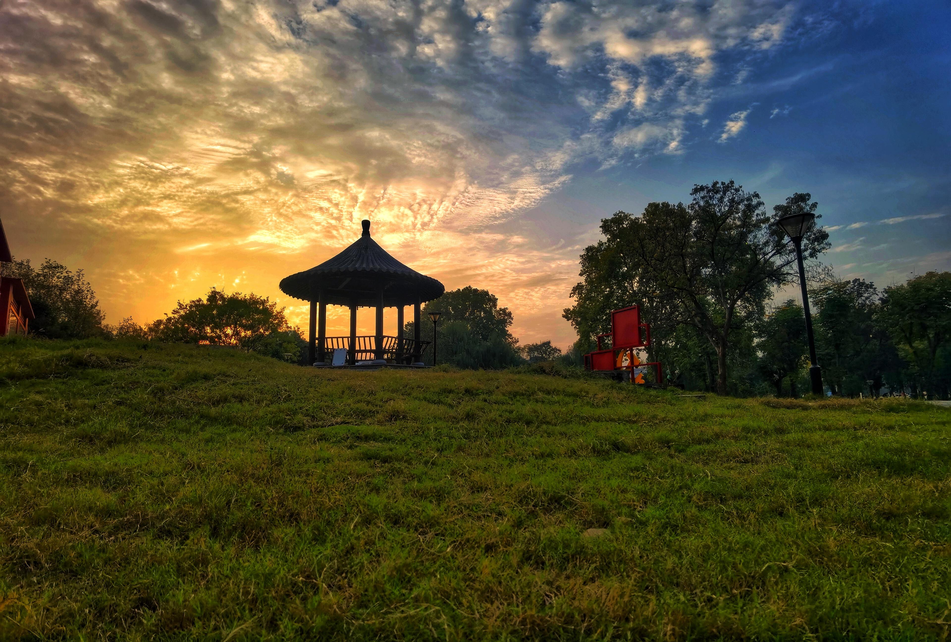 今日旅闻 的想法: 今日美景时光,傍晚时的洛阳南关公园.