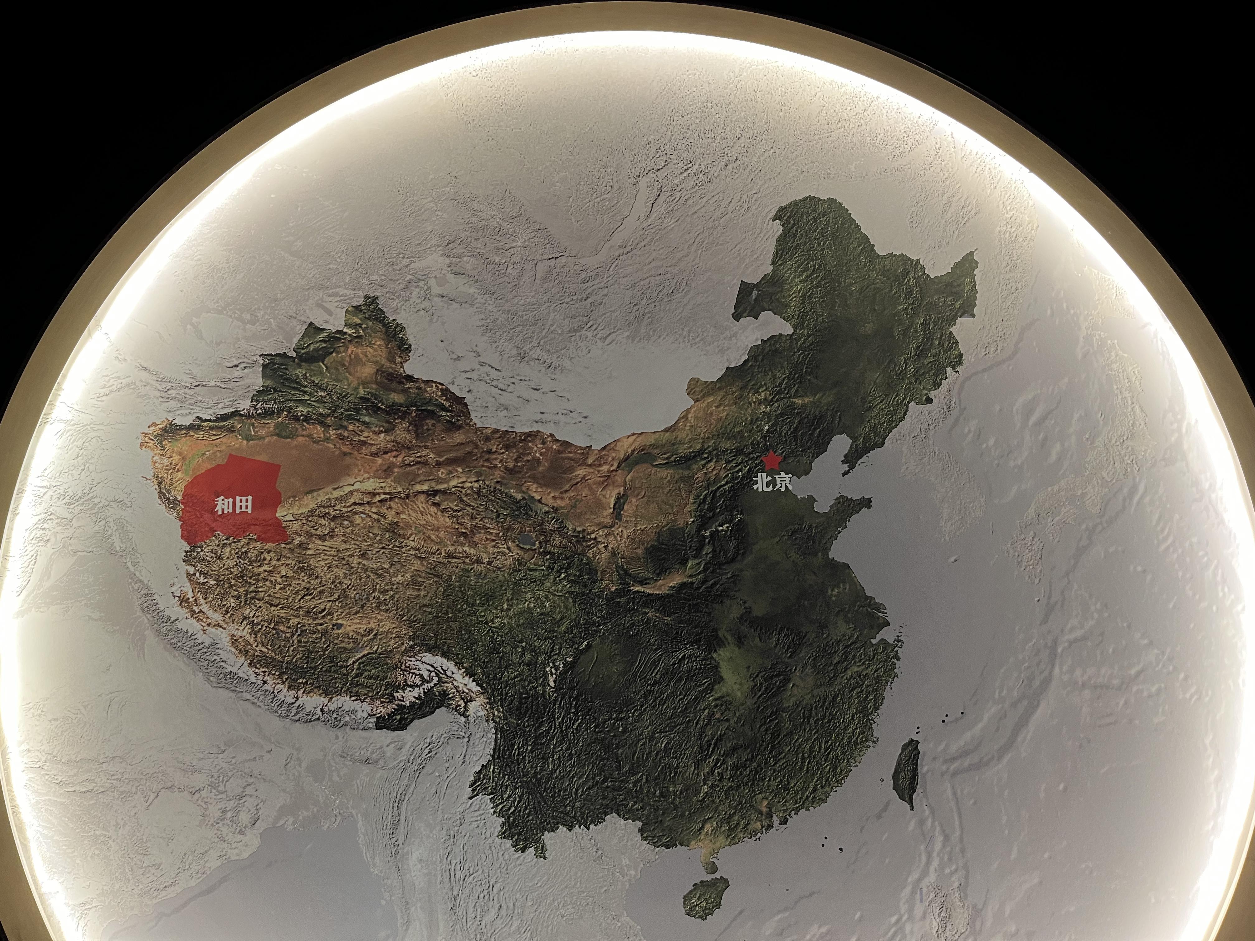  br>在和田博物馆第一展室前言中,特别提到了在河南安阳的商代妇